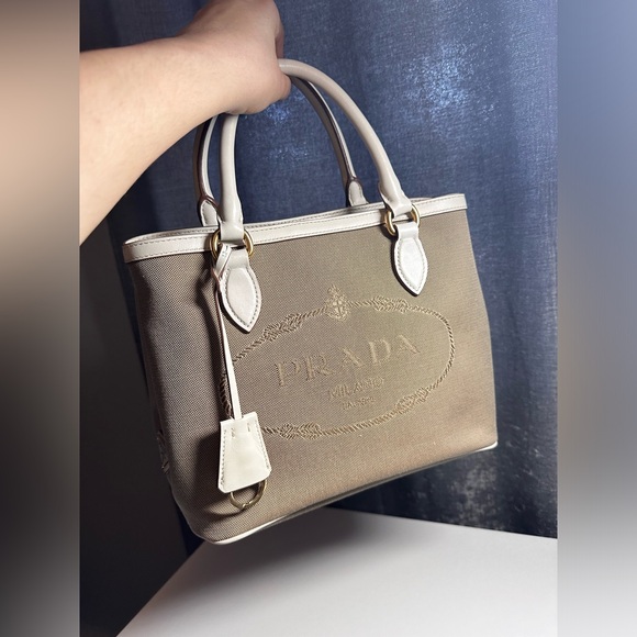 Prada White Jacquard Logo Tote 2-way design Crossbody or Handbag - Picture 3 of 16